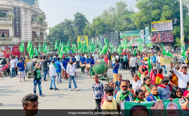 कार्यालय झारखंड से बाहर जाने के बाद जमशेदपुर के टाटा परिसर में विरोध प्रदर्शन