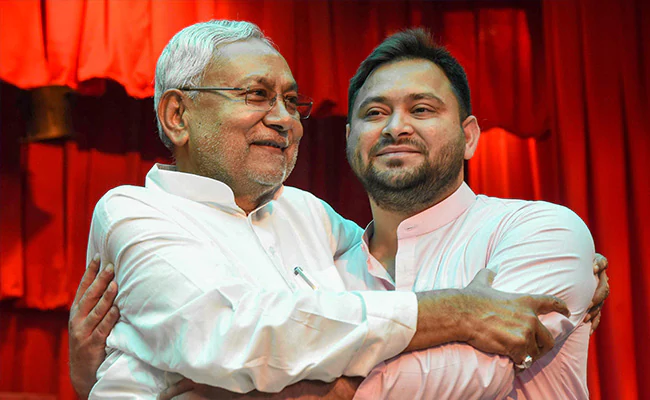 10dt8q7s_nitish-tejashwi-pti-650_625x300_10_August_22