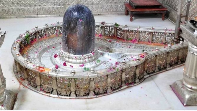 Ujjain Mahakal: महाकाल के गर्भगृह में 70 दिन प्रवेश पर रहेगा प्रतिबंध, प्रसाद के लड्डू लेना भी होगा महंगा