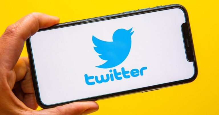 006-twitter-app-logo-on-phone-2021-1024x538