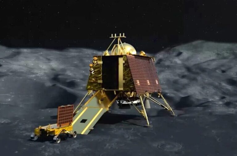 Lander-on-Moon