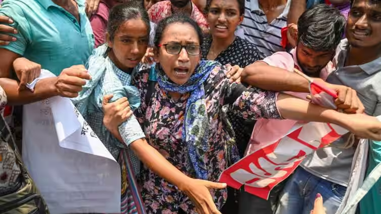 NEET Exam: 'रद्द हो NEET एग्जाम...', प्रदर्शनकारी छात्रों की मांग, विपक्ष ने की CBI जांच की डिमांड, SC में सुनवाई आज