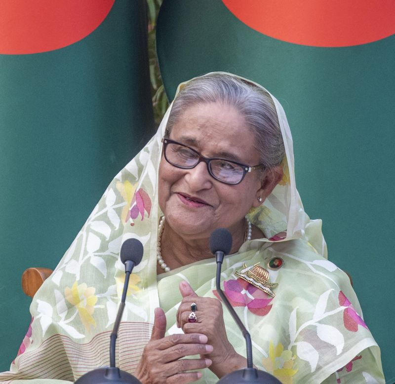 Bangladesh Army Rule : जज, पत्रकार, हिंदू अर्थशास्त्री और सेना के लोग मिलकर चलाएंगे बांग्लादेश में सरकार, देखें पूरी लिस्ट