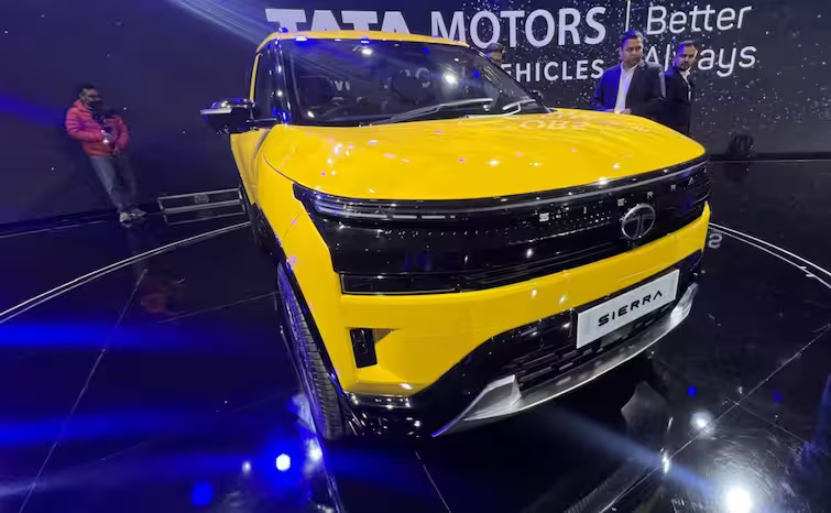 Auto Expo 2025: टाटा सिएरा के फर्स्ट लुक ने बनाया दीवाना, जानें कीमत और फीचर्स की पूरी डिटेल
