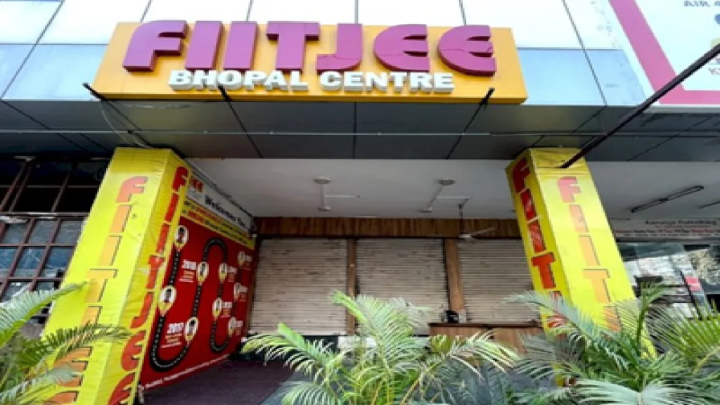 FIIT-JEE Coaching Centers बंद होने की वजह क्या है? पेरेंट्स और छात्रों में हड़कंप, कई शहरों में हुई FIR दर्ज